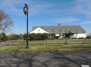 61 Lawrence Ln, Bay Shore, NY 11706