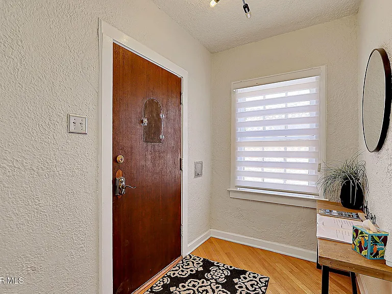 1104 Madeline Dr — Photo 6