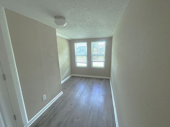 4th image of 376 Nixon St