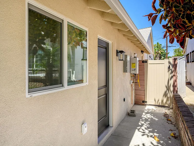 16059 Knapp St — Photo 3