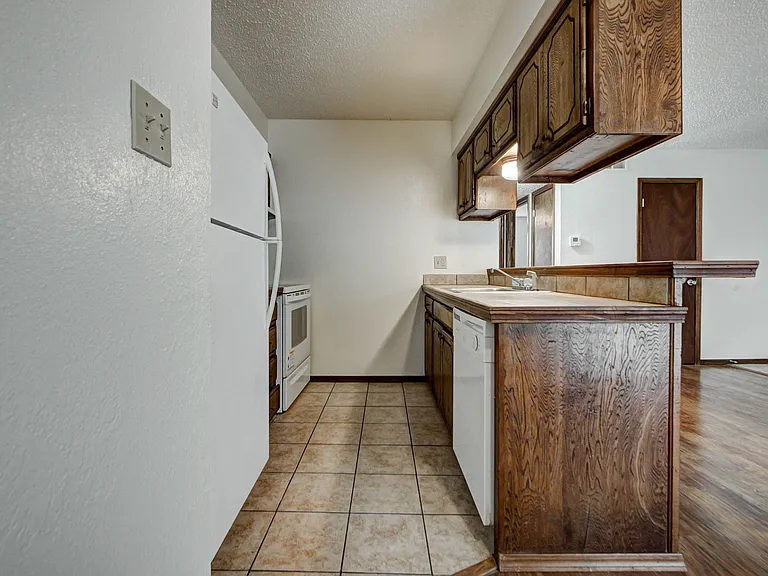 1331 Glen Oaks Ct #4 — Photo 17