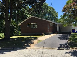 27 Eastridge Rd, New London, CT 06320