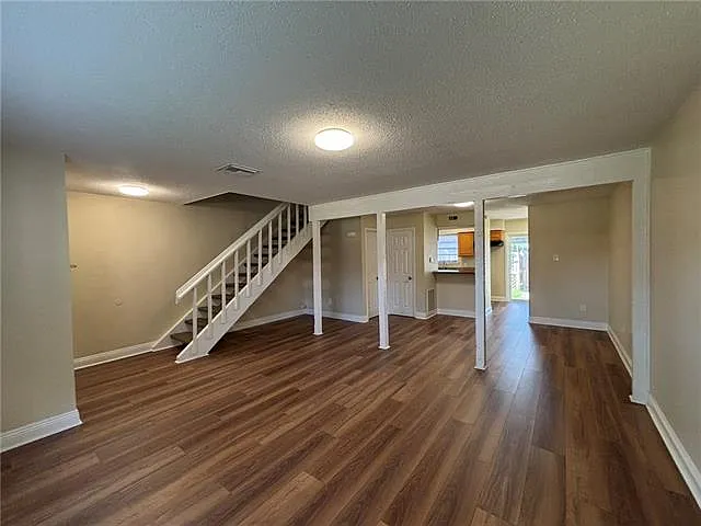 2332 Oxford Pl — Photo 4
