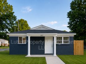 217 Ingle Ave