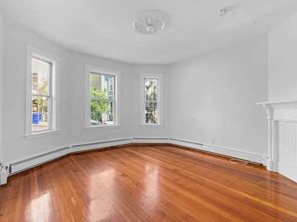 401 E 7th St #1, Boston, MA 02127