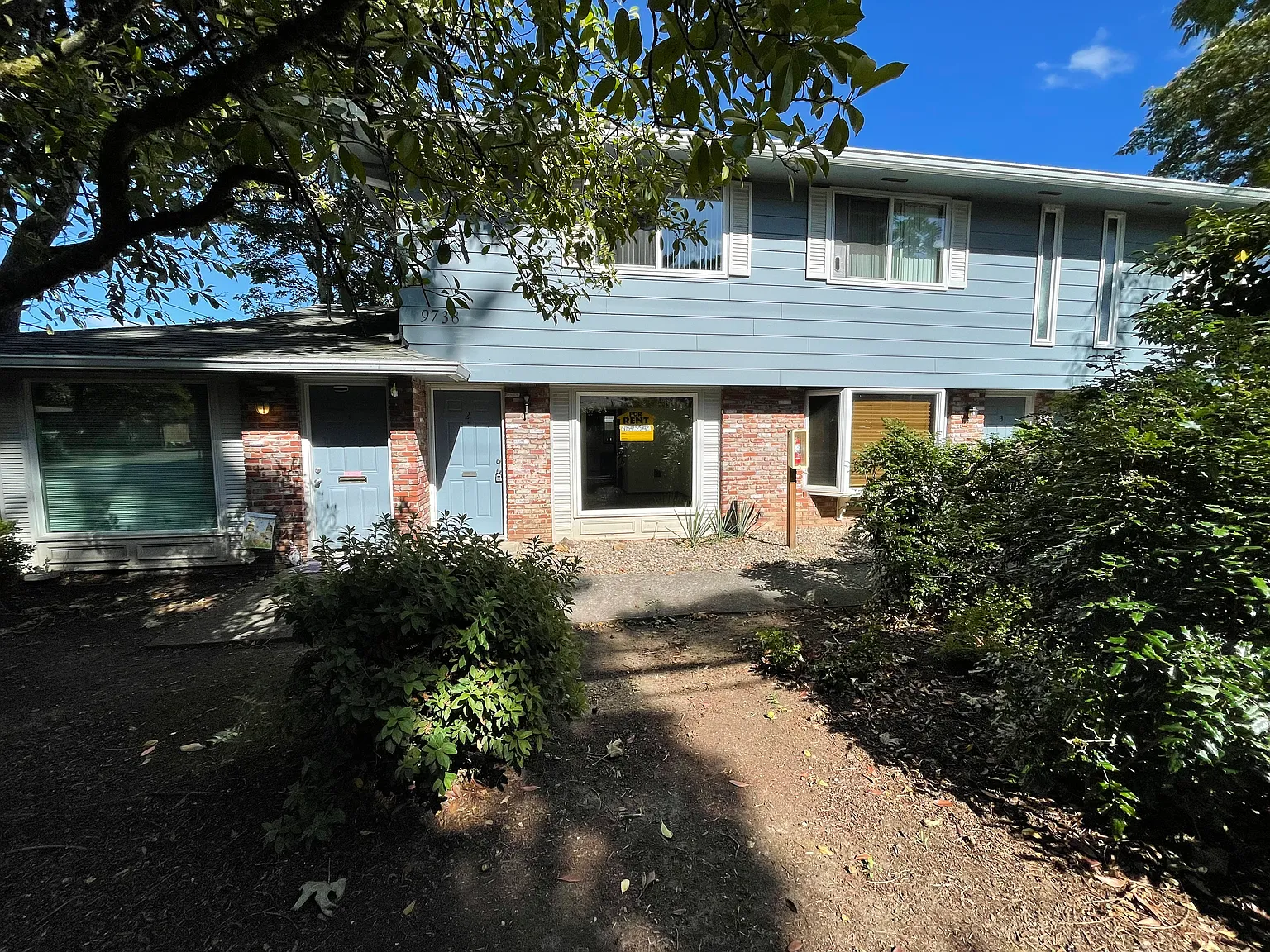 2 bed, 1.5 bath, 950 sqft, $1,575 — Photo 2