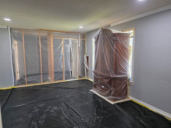 3rd image of 204 Fordyce St