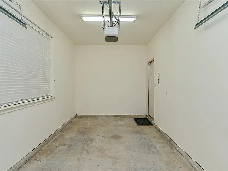 9400 Bellaire Blvd #511 — Photo 28