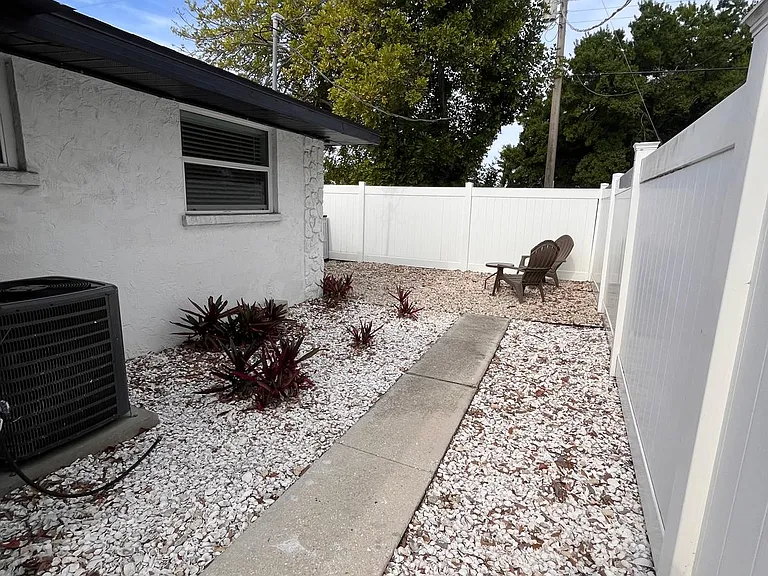 626 9th Ave W #A — Photo 4
