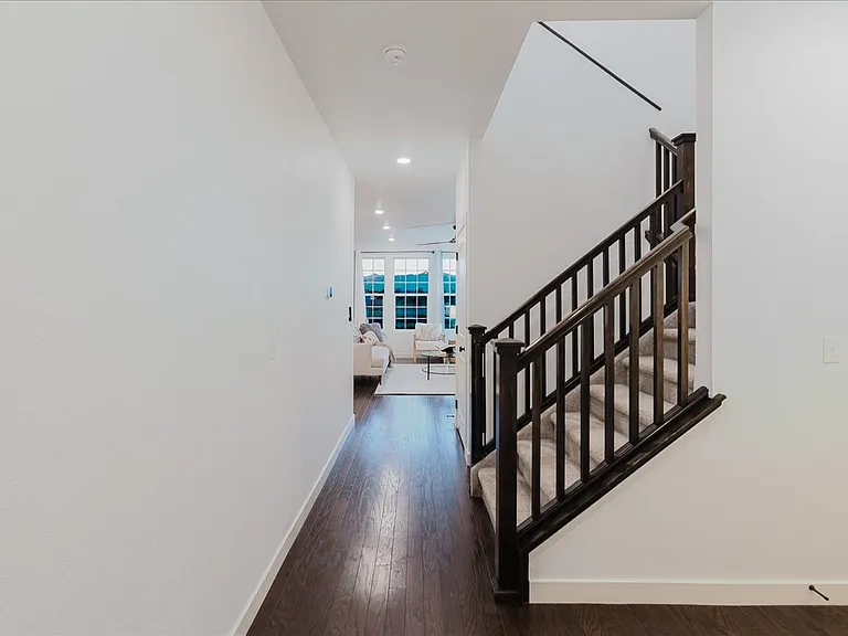 2225 Lombardy St — Photo 12
