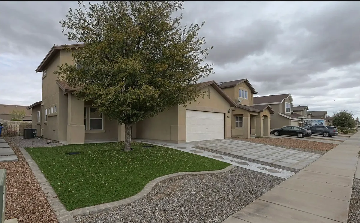 Building Photo - 3001 Pino Triste Dr
