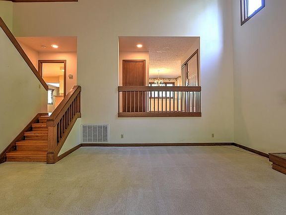 3rd image of 102 Periwinkle Pl #0