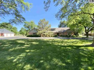 61 Willowbrook Rd, Hutchinson, KS 67502