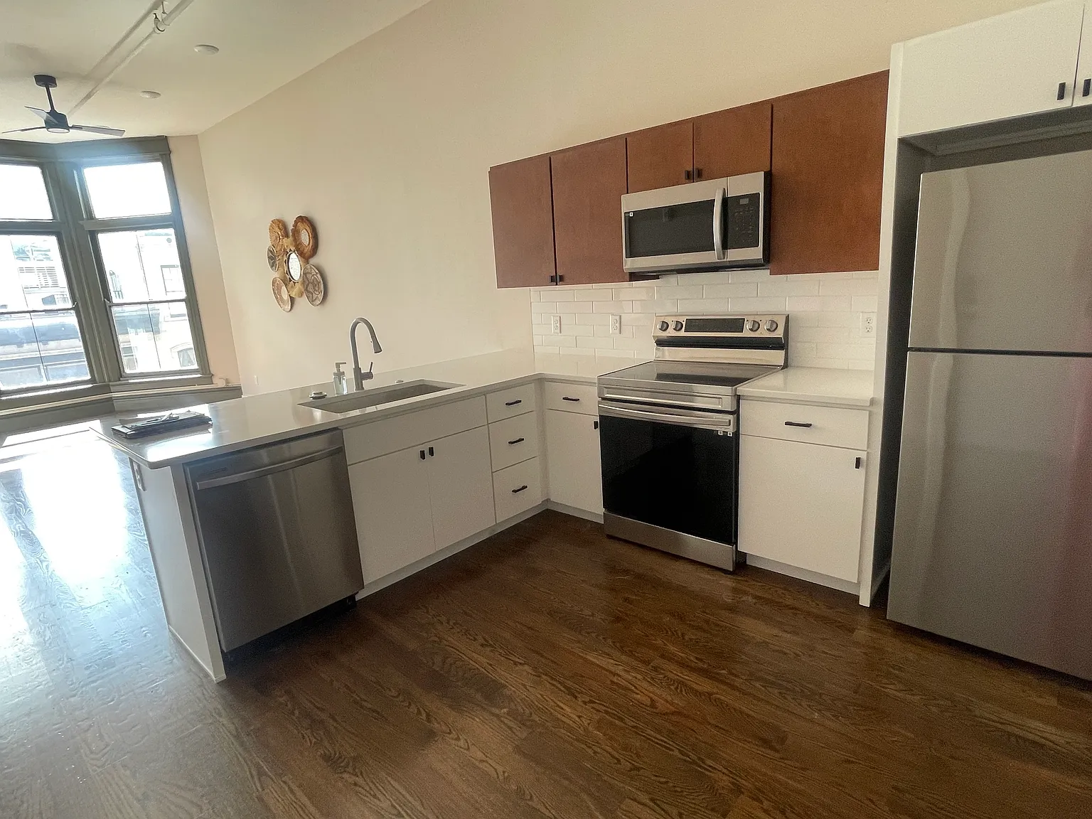 312 W 4th St — Photo 2