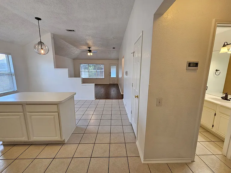 1128 Marshall Dr — Photo 9