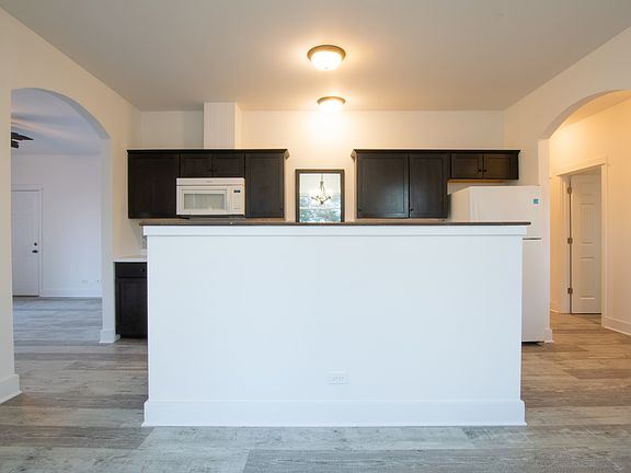 5th image of 465 Saint Charles St #465