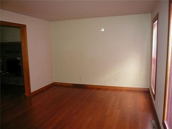 5th image of 500 N Main St