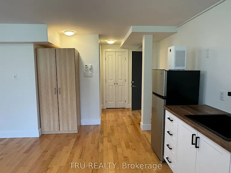 550 Guy St #C — Photo 5