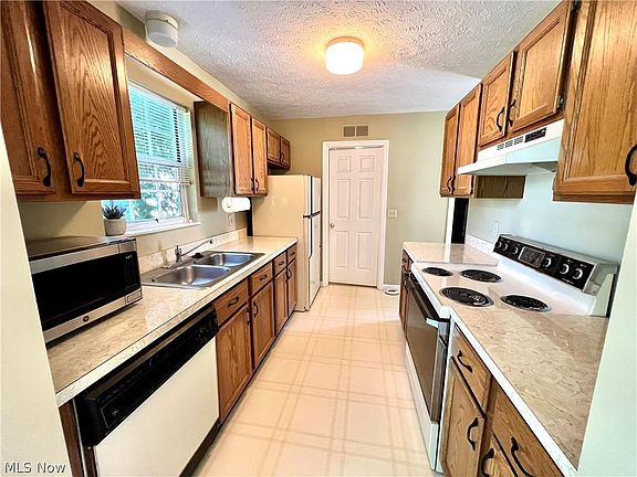 4th image of 2836 Tinkers Ln #59