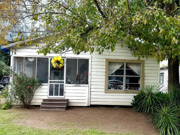 1608 York St — Photo 1