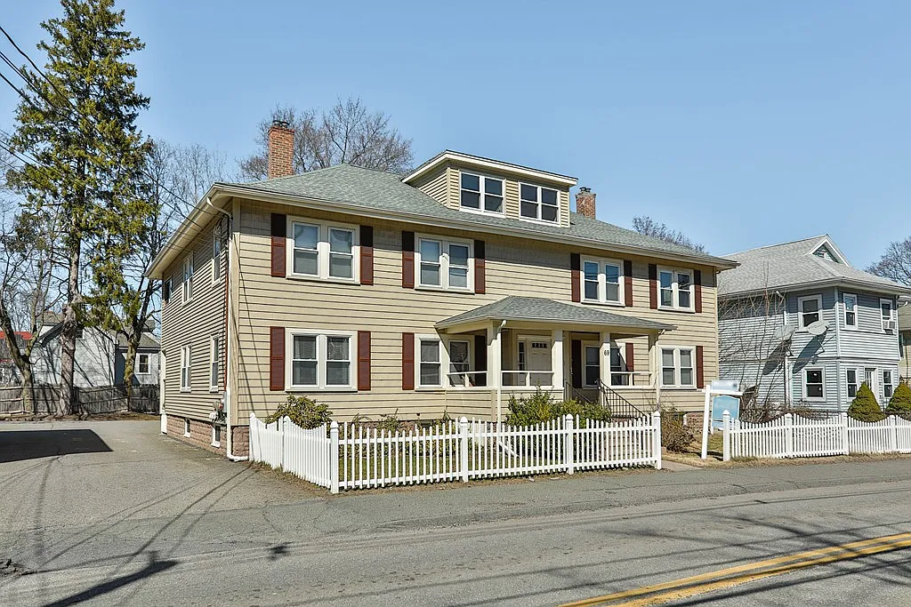 Building Photo - 69 Highland St #4