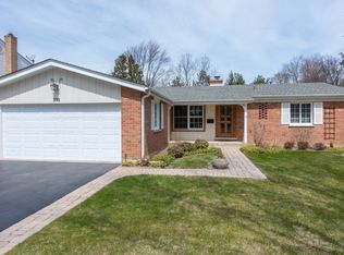 318 W Prospect Ave, Lake Bluff, IL 60044