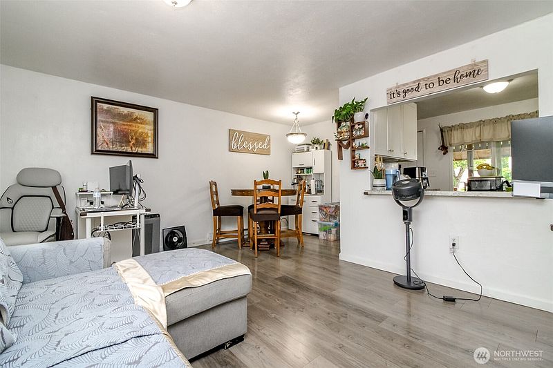 5th image of 1425 118th Street S