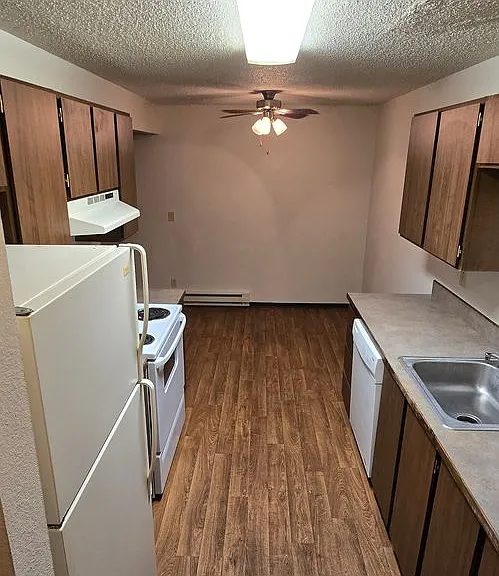 230 W Broadway St — Photo 2
