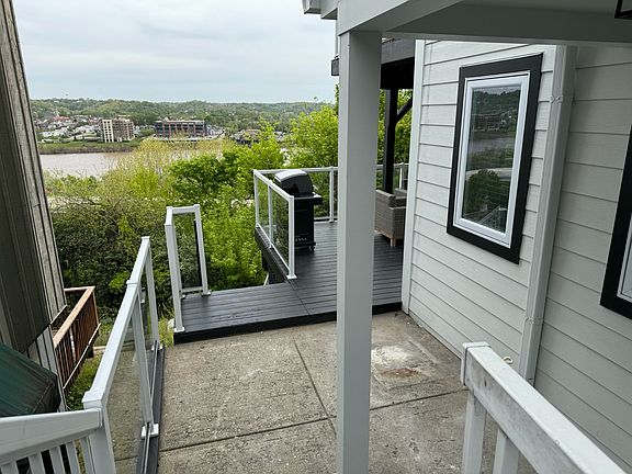 On the Ohio River! Beautiful views and peaceful. Studio includes small back yard.