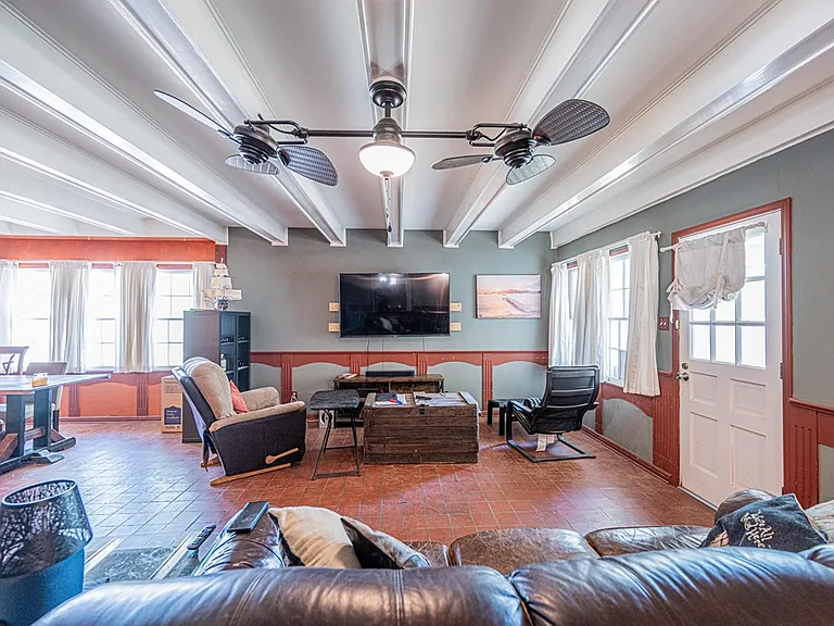 2818 Frontier Dr — Photo 19