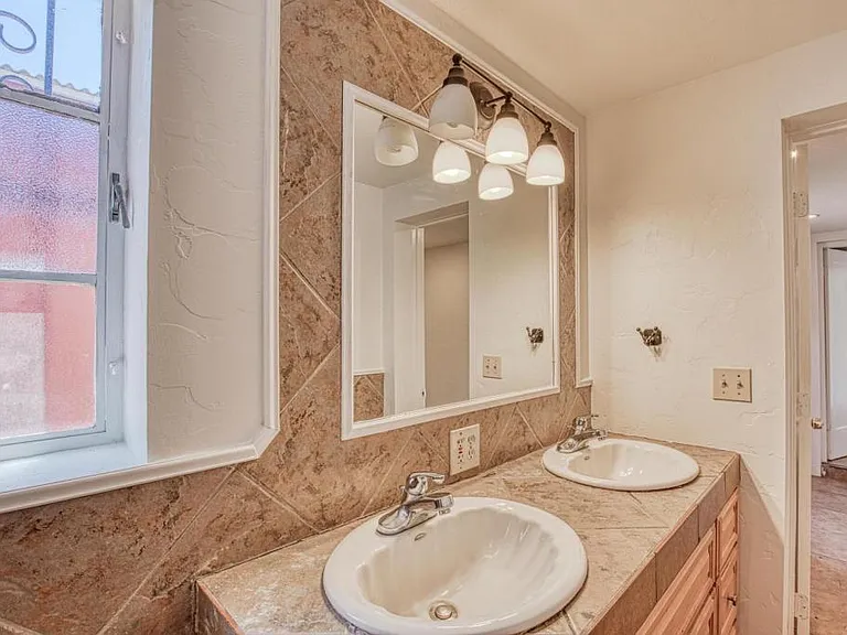 1304 E Linden St #1 — Photo 36