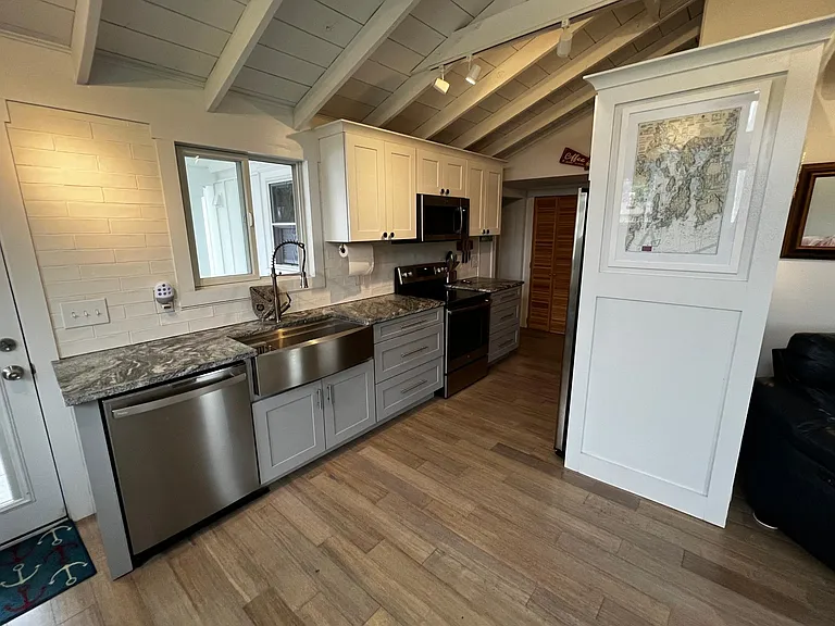 173 E Shore Rd — Photo 8
