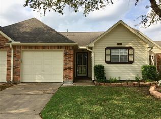 618 W Country Grove Cir, Pearland, TX 77584