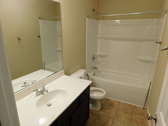 4th image of 820 Professional Park Dr APT 3-C