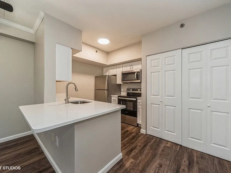 Cloverleaf Apartments — Photo 39