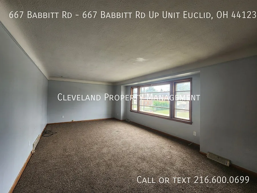 Three bedroom Up unit — Photo 2
