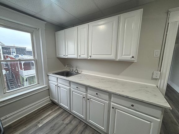 4th image of 1316 W Walnut St #2W