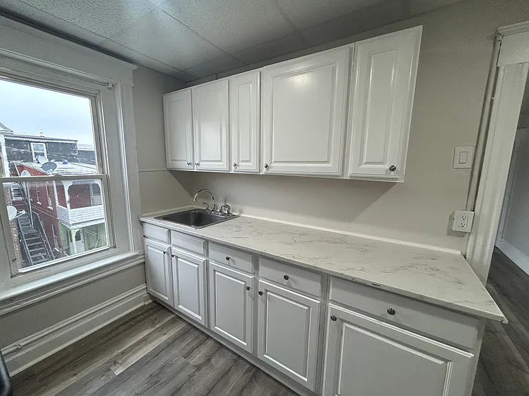 1316 W Walnut St #2W — Photo 4