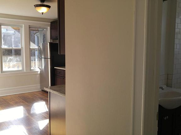 5th image of 1418 W Superior St #1R