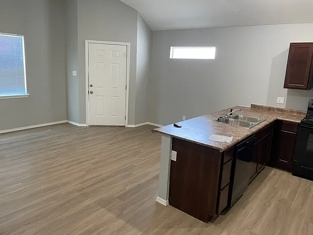 2 bed, 900 sqft, $975 — Photo 4