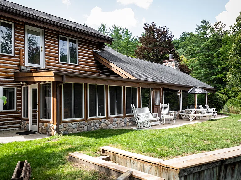 1447 E River Rd — Photo 41