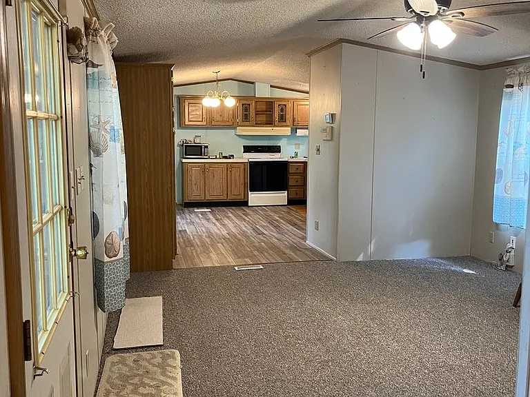 22927 Cypress Dr — Photo 2