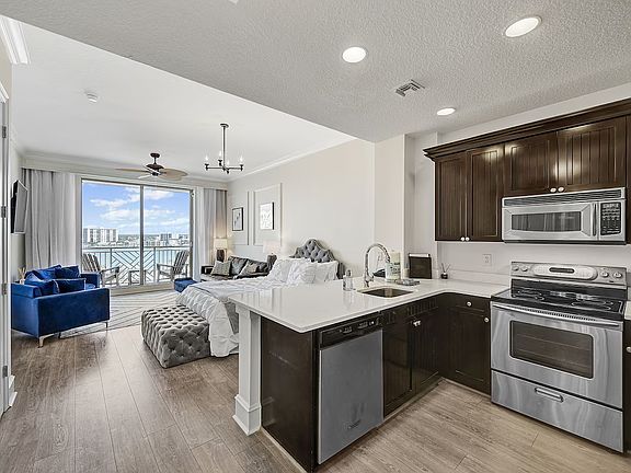 3rd image of 500 Mandalay Ave #712