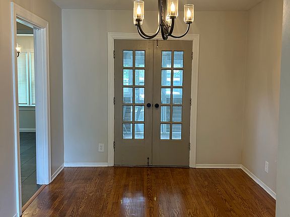 3rd image of 225 N Hubbards Ln