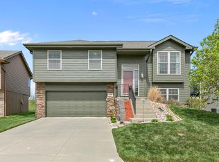 4914 Cedarbrook Dr, Council Bluffs, IA 51503