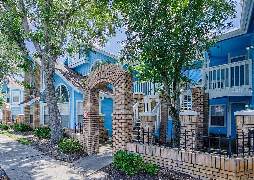 2 bed, 2.0 bath, 1087 sqft, $1,695 — Photo 1