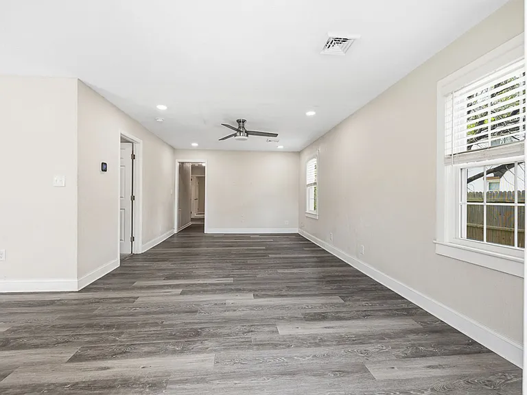 408 E Little Creek Rd — Photo 3