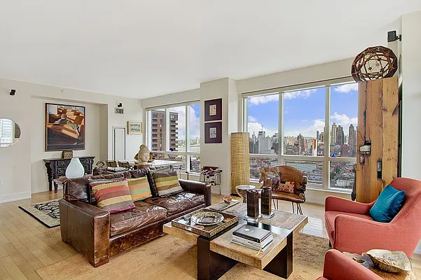 Sold by Worldwide Investments Associates Inc | media 6