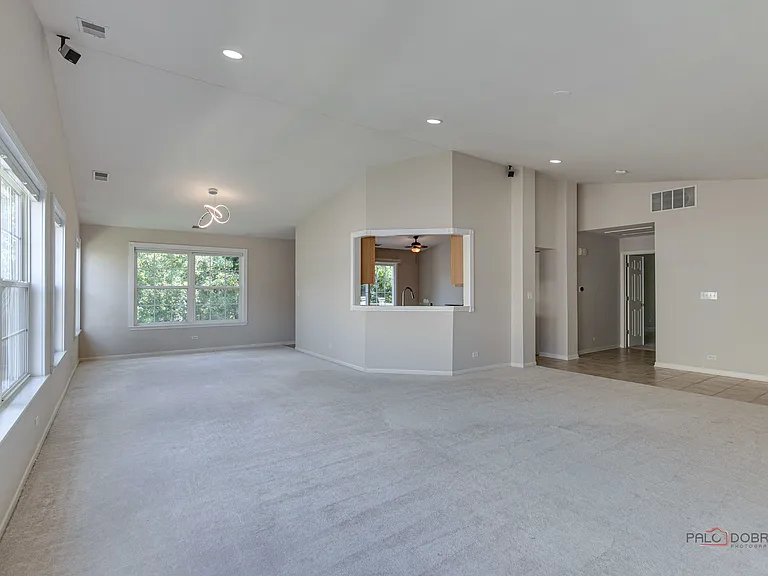 552 Saddlebrook Ln — Photo 9