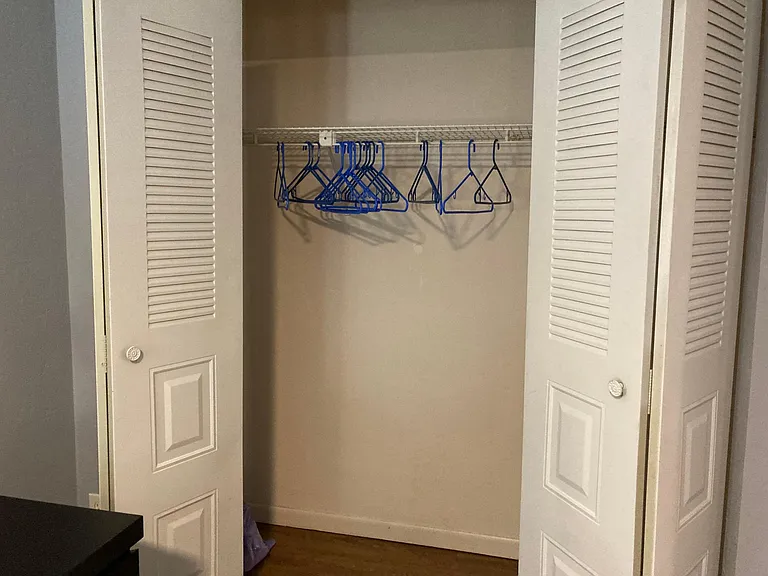 Closet bedroom 1